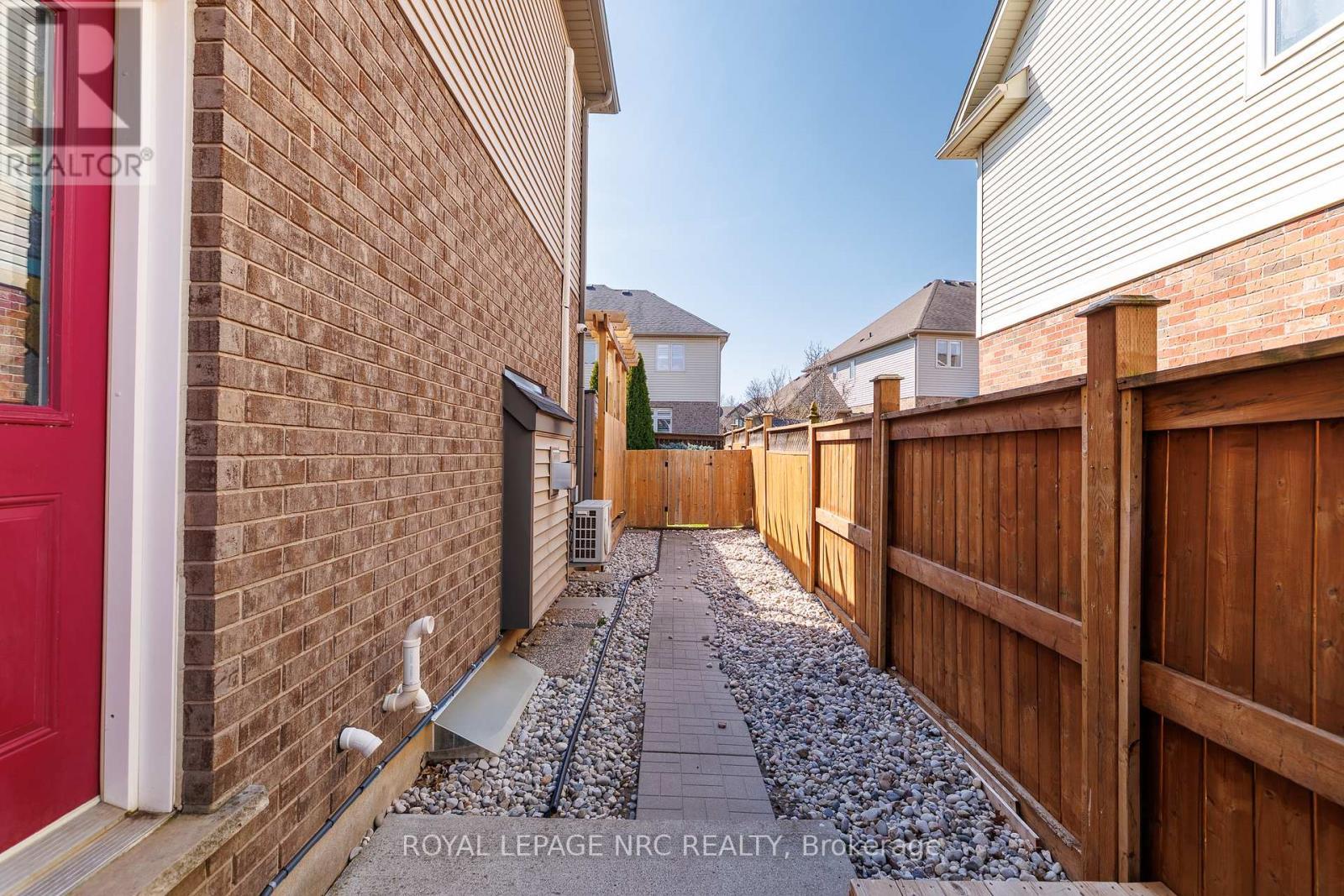 












12 WILFRID LAURIER CRESCENT

,
St. Catharines (Secord Woods),




Ontario
L2P0A4

