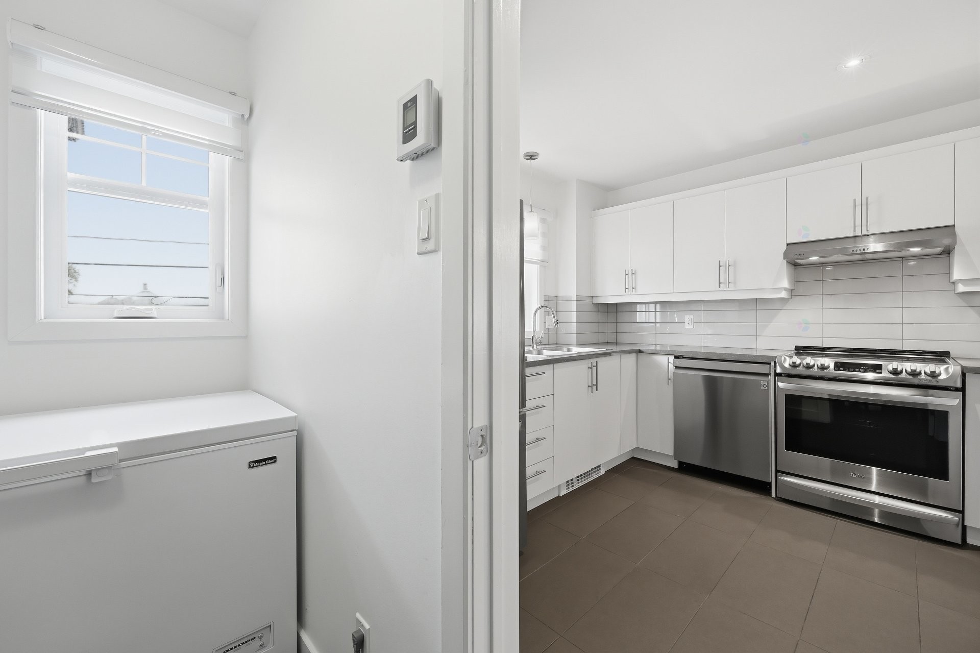 









1563B


Ch. des Patriotes

,
Sainte-Victoire-de-Sorel,




QC
J0G1T0


