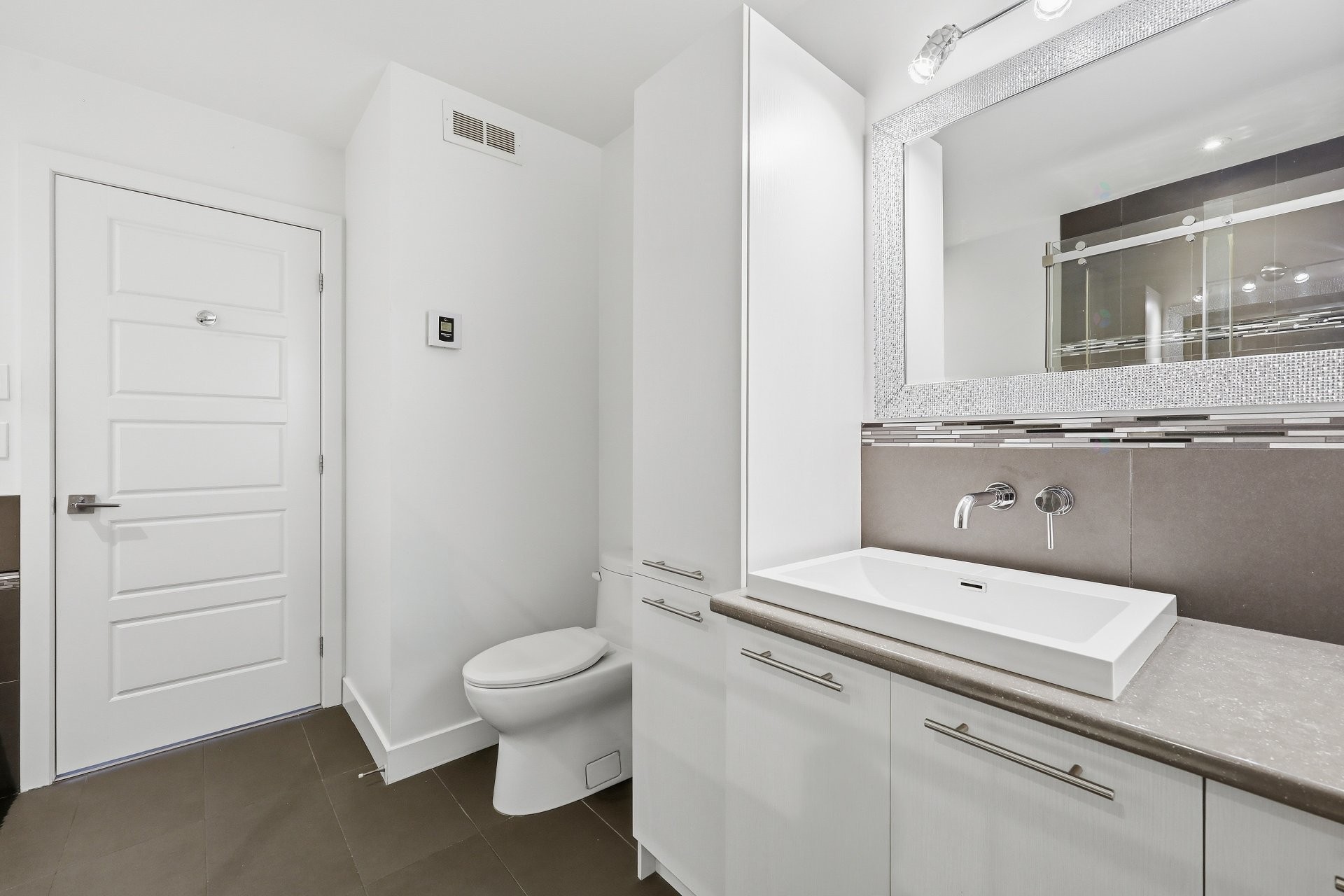









1563B


Ch. des Patriotes

,
Sainte-Victoire-de-Sorel,




QC
J0G1T0

