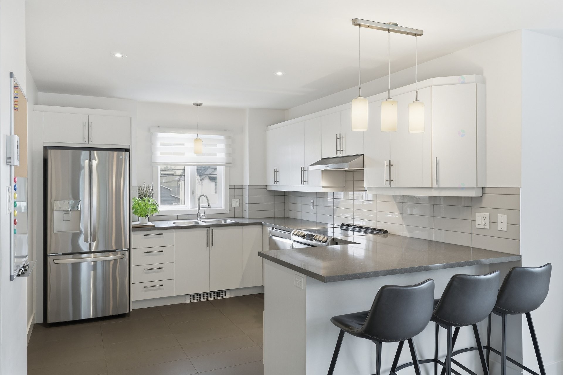 









1563B


Ch. des Patriotes

,
Sainte-Victoire-de-Sorel,




QC
J0G1T0

