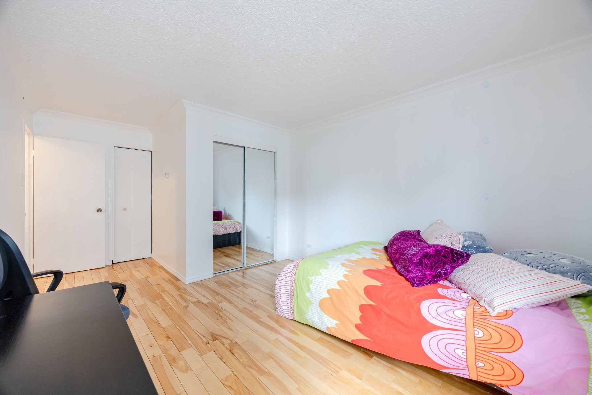 









3470


Rue Simpson

, 504,
Montréal (Ville-Marie),




QC
H3G2N7

