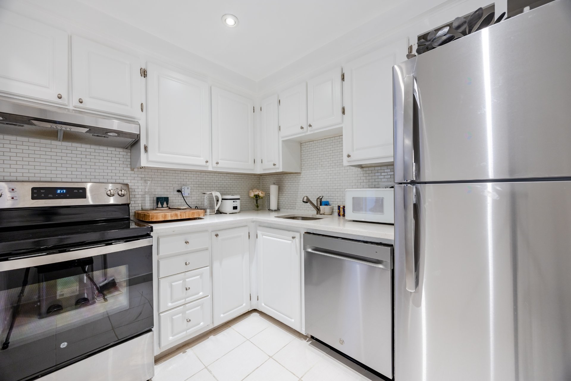 









3470


Rue Simpson

, 504,
Montréal (Ville-Marie),




QC
H3G2N7


