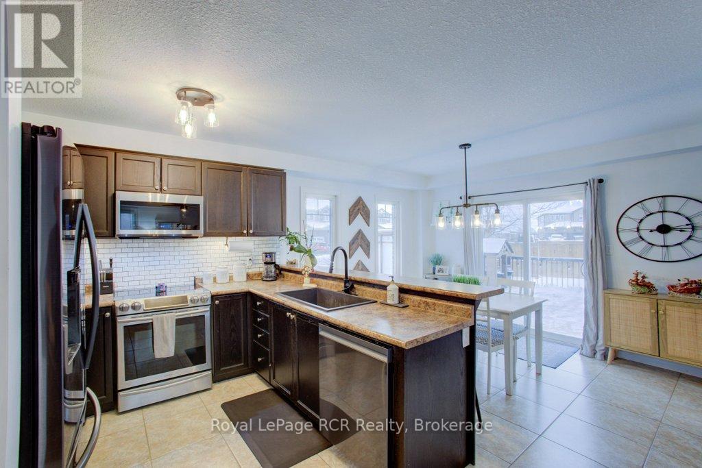 












11 GREEN STREET

,
Mapleton,




Ontario
N0G1P0

