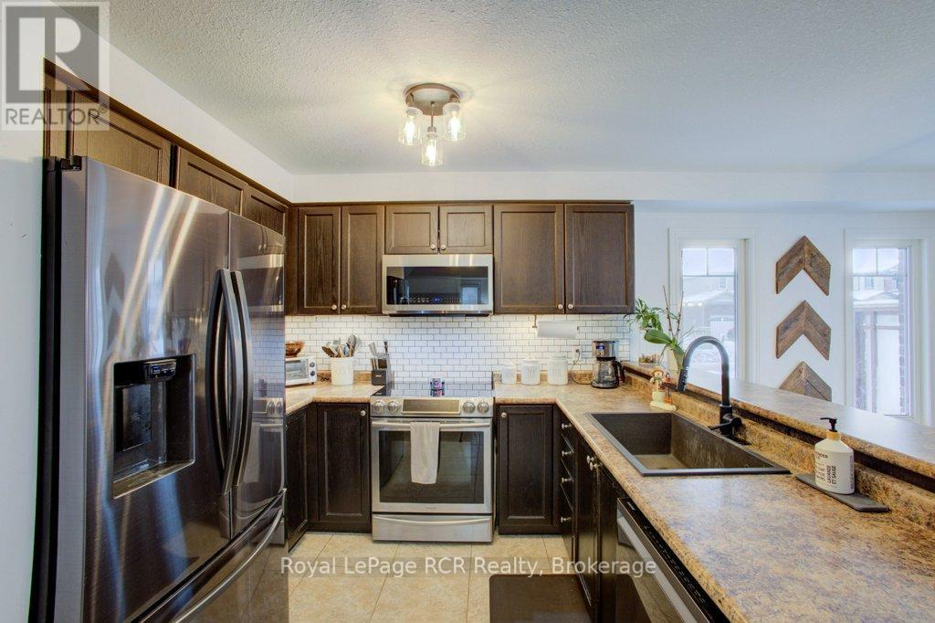 












11 GREEN STREET

,
Mapleton,




Ontario
N0G1P0

