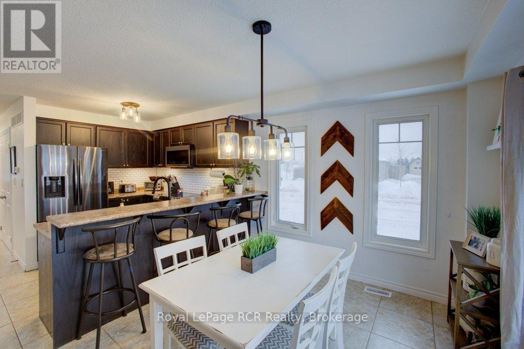 












11 GREEN STREET

,
Mapleton,




Ontario
N0G1P0

