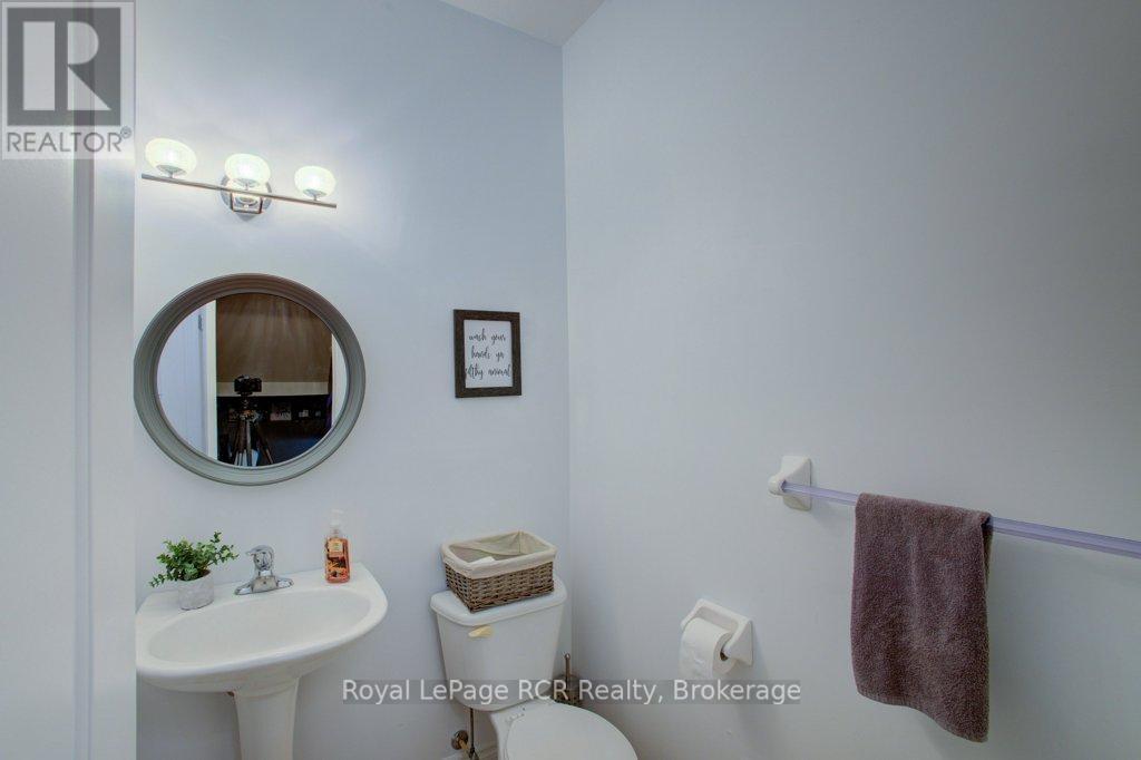 












11 GREEN STREET

,
Mapleton,




Ontario
N0G1P0

