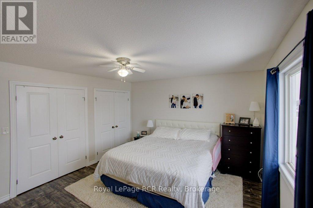 












11 GREEN STREET

,
Mapleton,




Ontario
N0G1P0

