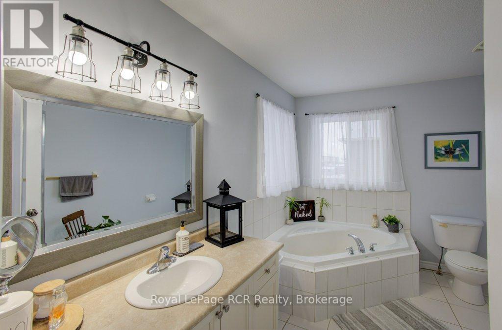 












11 GREEN STREET

,
Mapleton,




Ontario
N0G1P0

