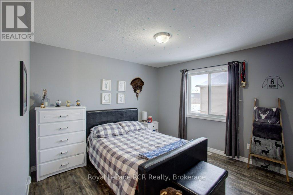 












11 GREEN STREET

,
Mapleton,




Ontario
N0G1P0

