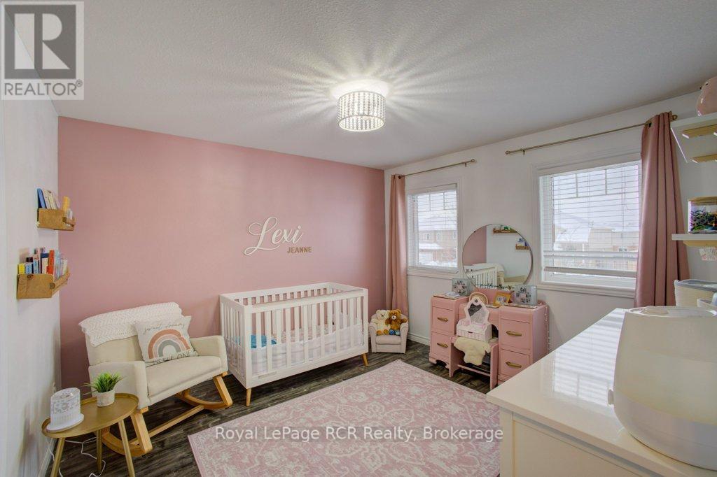 












11 GREEN STREET

,
Mapleton,




Ontario
N0G1P0


