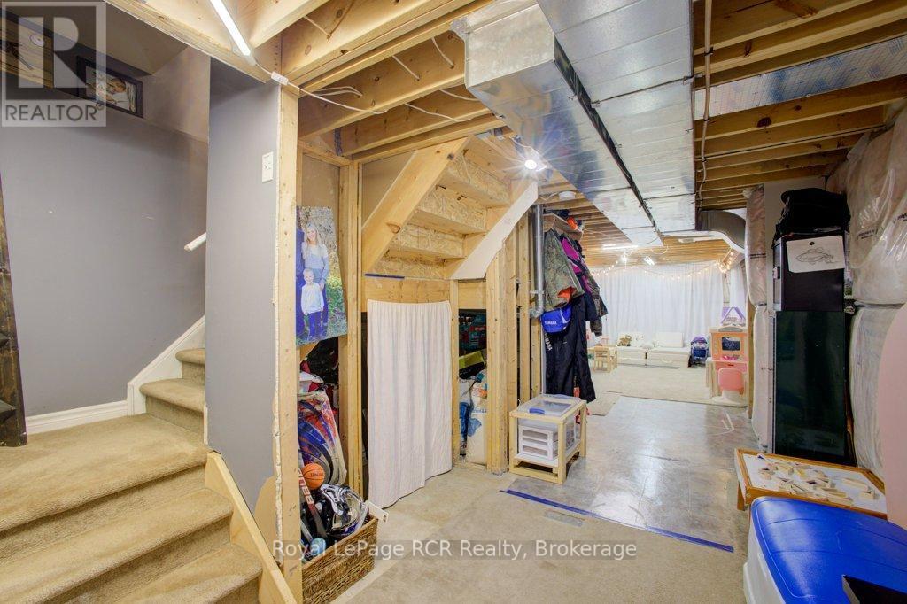 












11 GREEN STREET

,
Mapleton,




Ontario
N0G1P0

