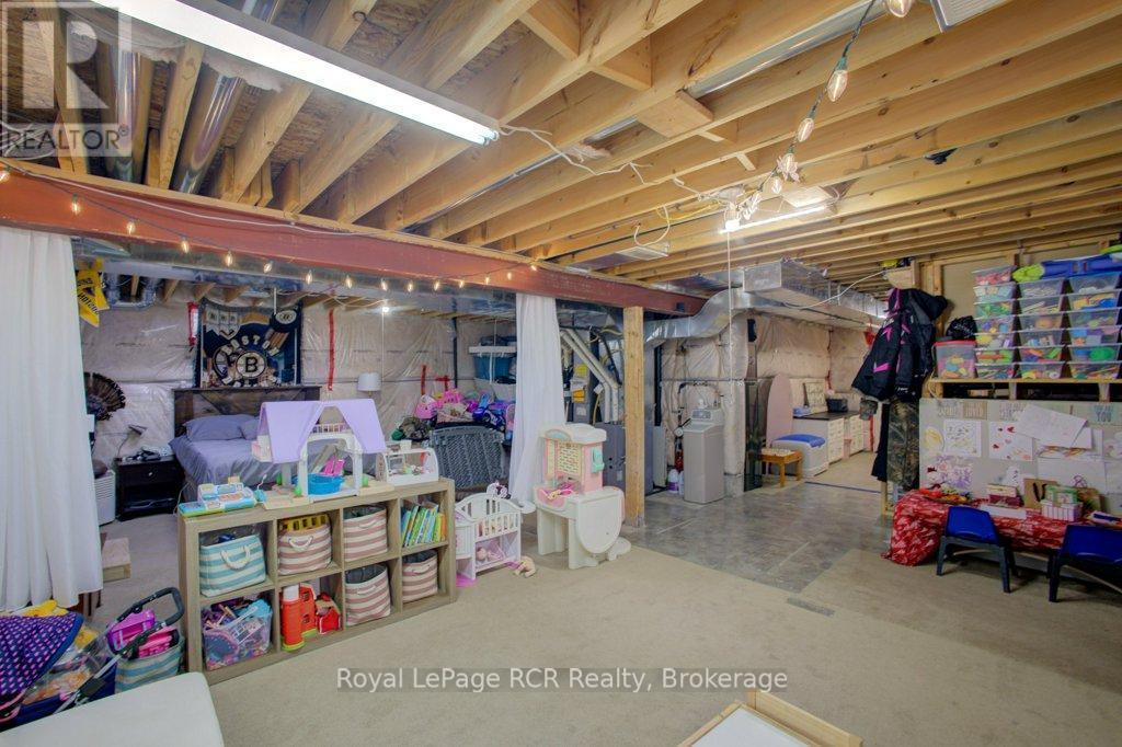 












11 GREEN STREET

,
Mapleton,




Ontario
N0G1P0

