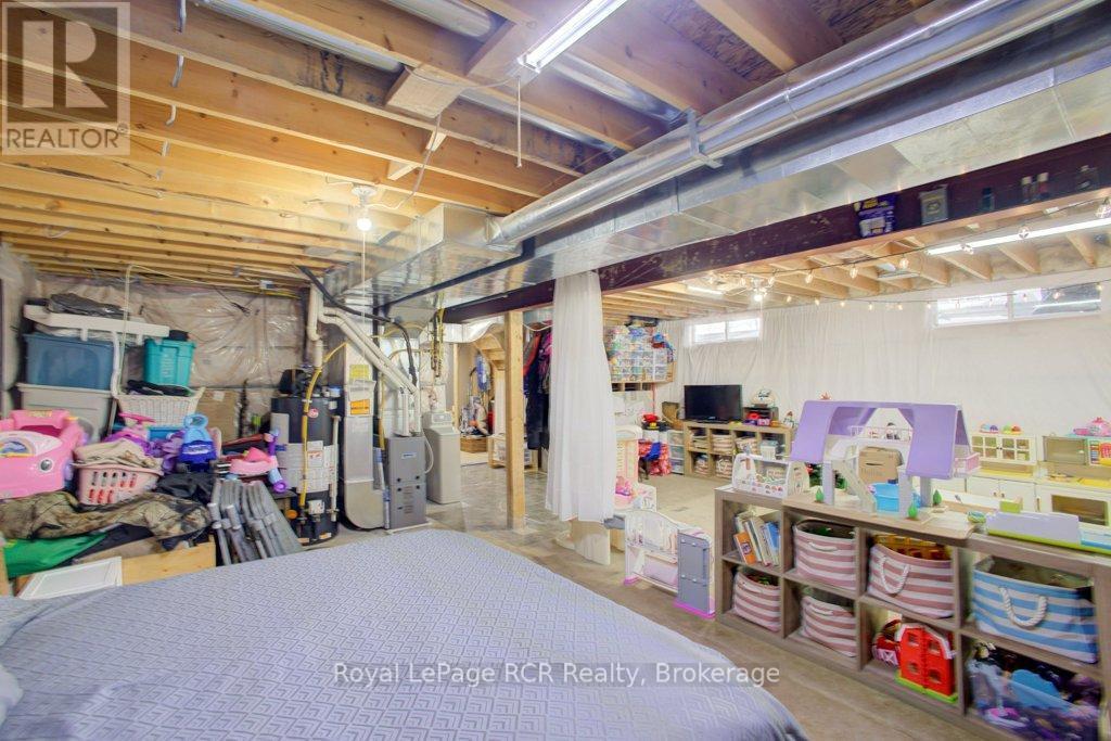 












11 GREEN STREET

,
Mapleton,




Ontario
N0G1P0

