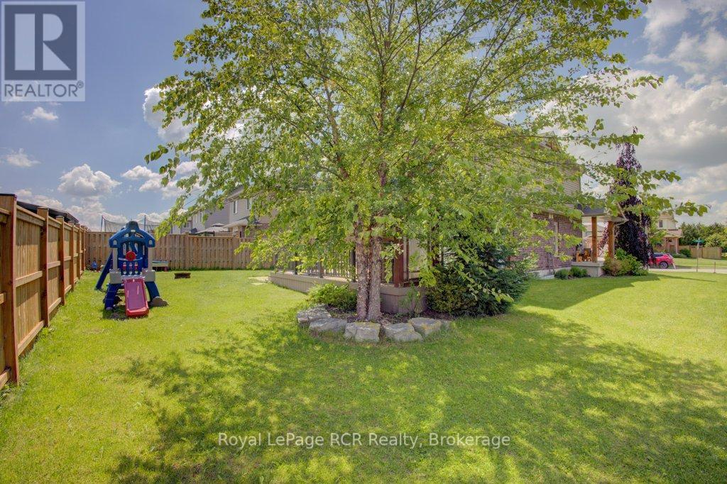












11 GREEN STREET

,
Mapleton,




Ontario
N0G1P0

