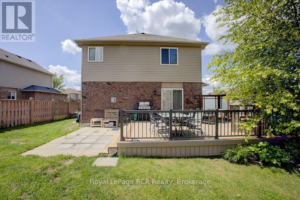 












11 GREEN STREET

,
Mapleton,




Ontario
N0G1P0

