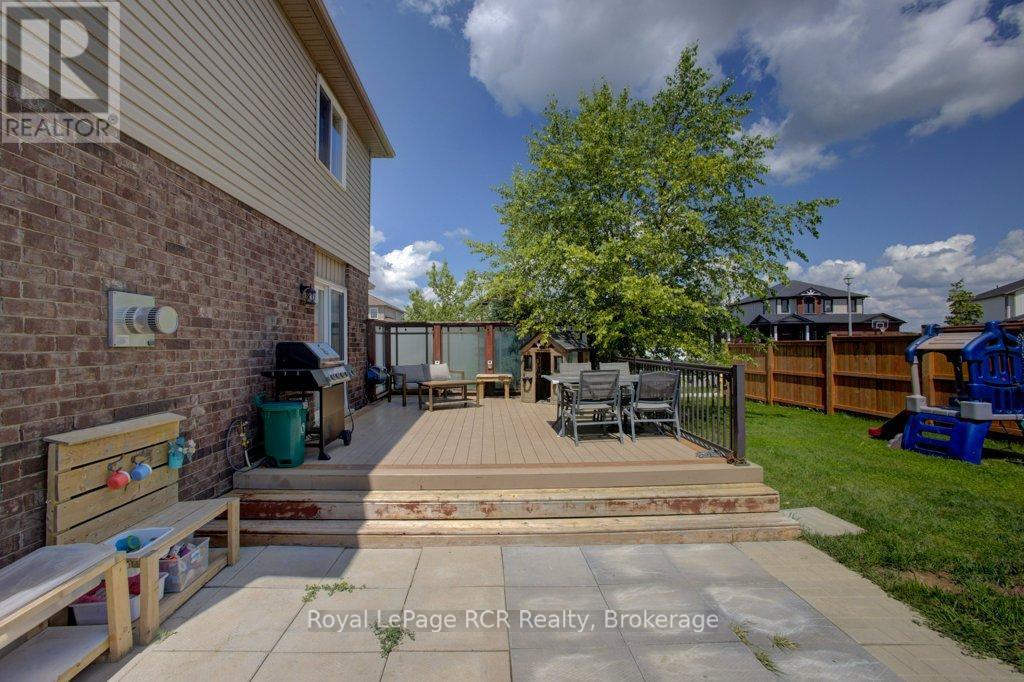 












11 GREEN STREET

,
Mapleton,




Ontario
N0G1P0

