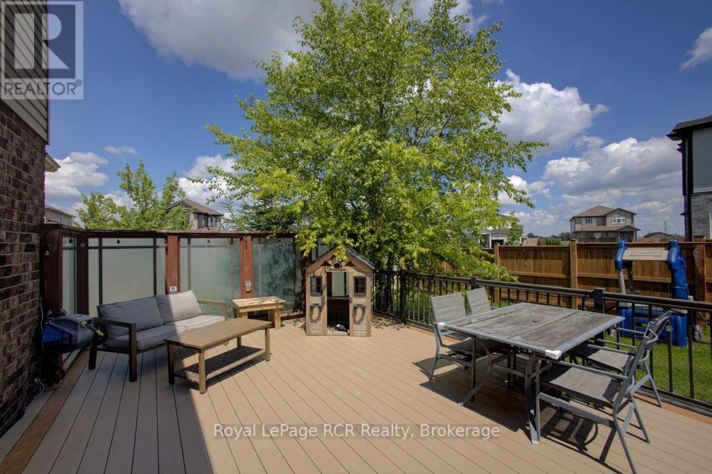 












11 GREEN STREET

,
Mapleton,




Ontario
N0G1P0

