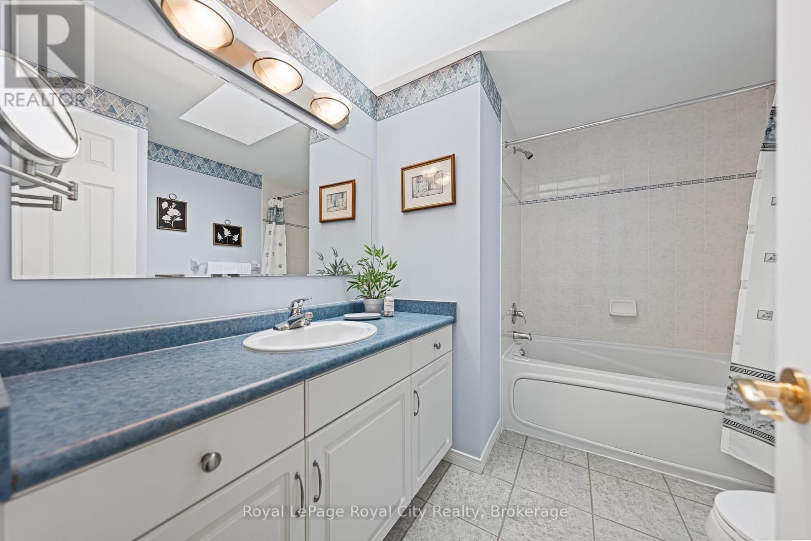 












7 - 784 GORDON STREET

,
Guelph (Kortright East),




Ontario
N1G5C8

