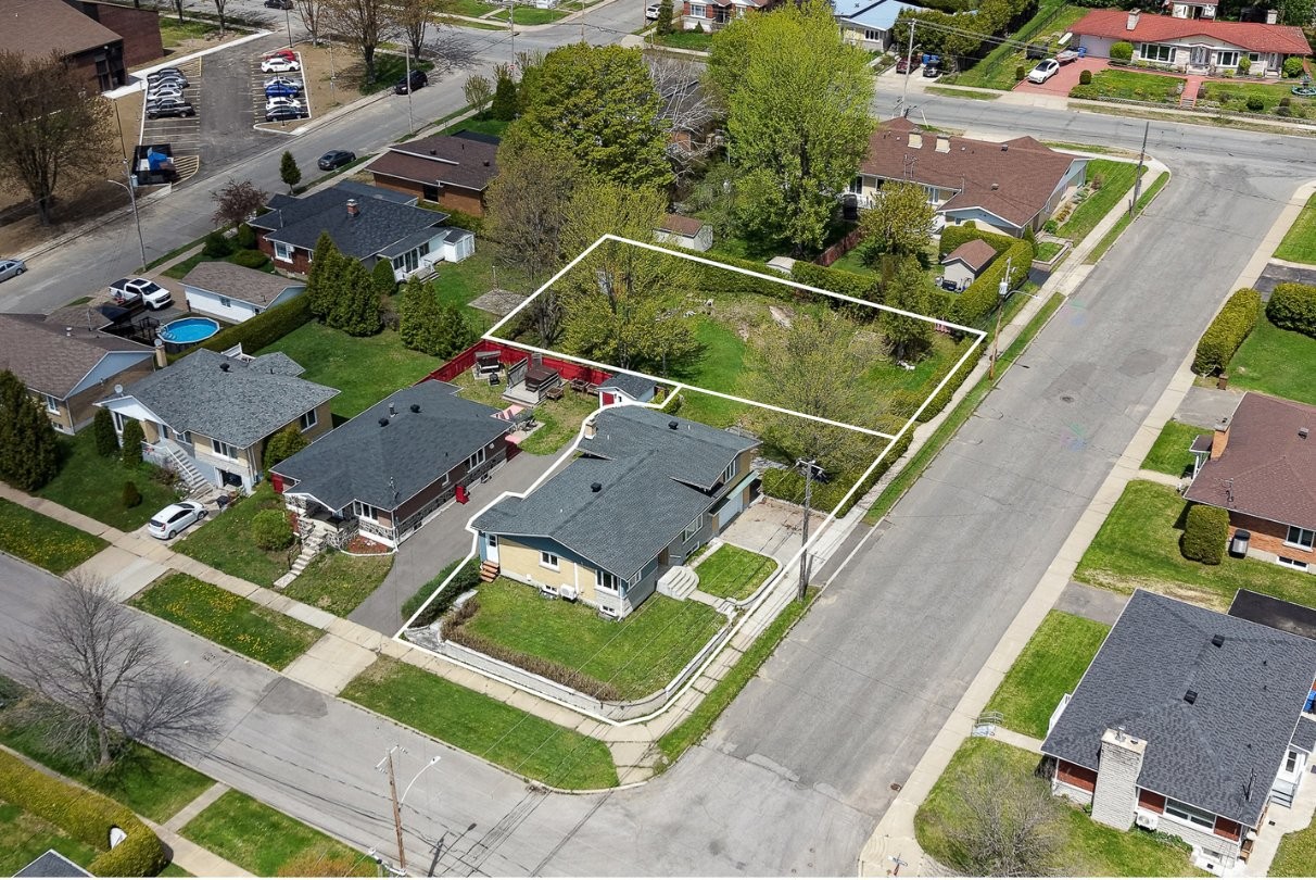 









2413


Av. Carier

,
Shawinigan,




QC
G9N6G2

