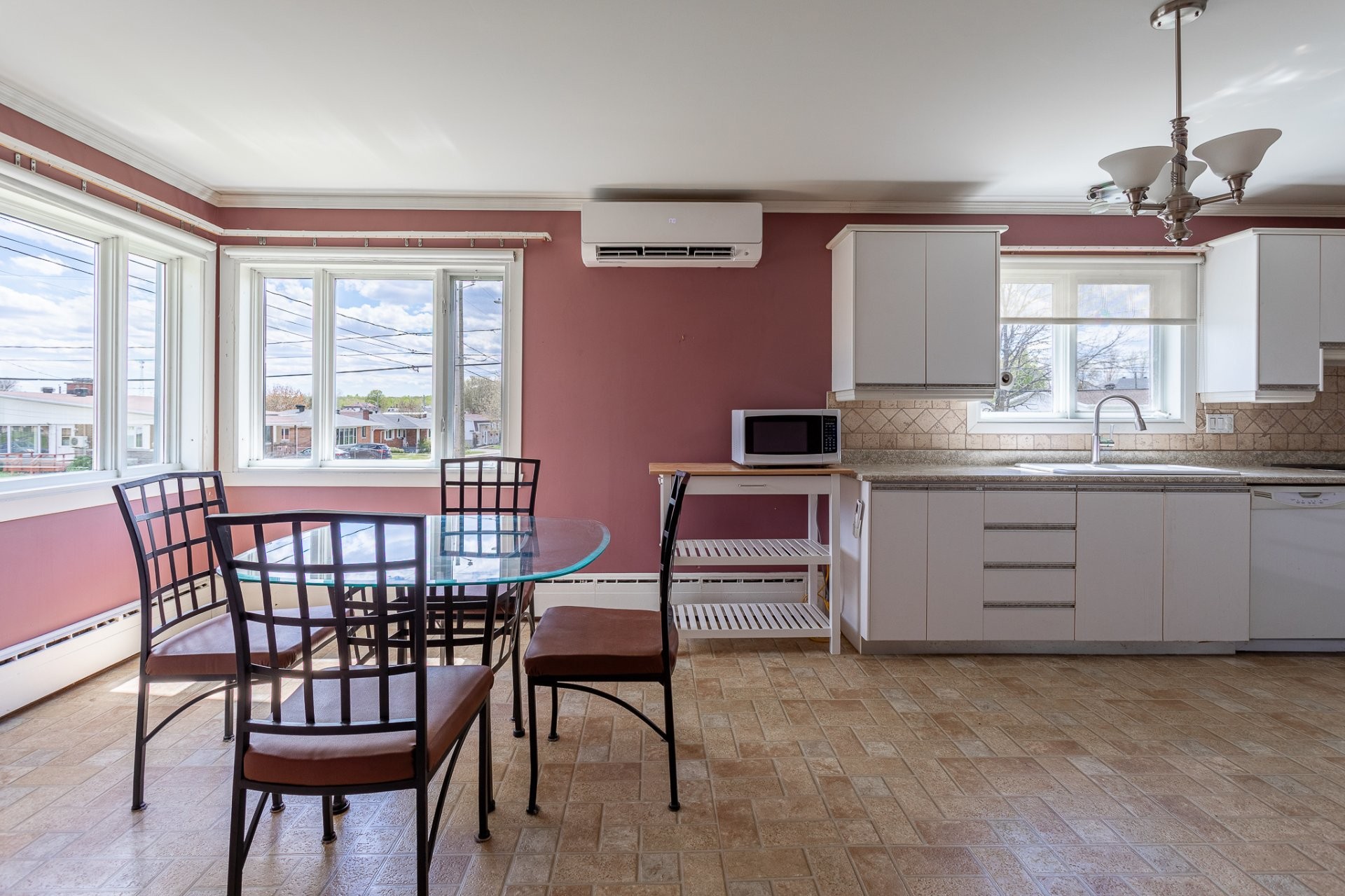 









2413


Av. Carier

,
Shawinigan,




QC
G9N6G2

