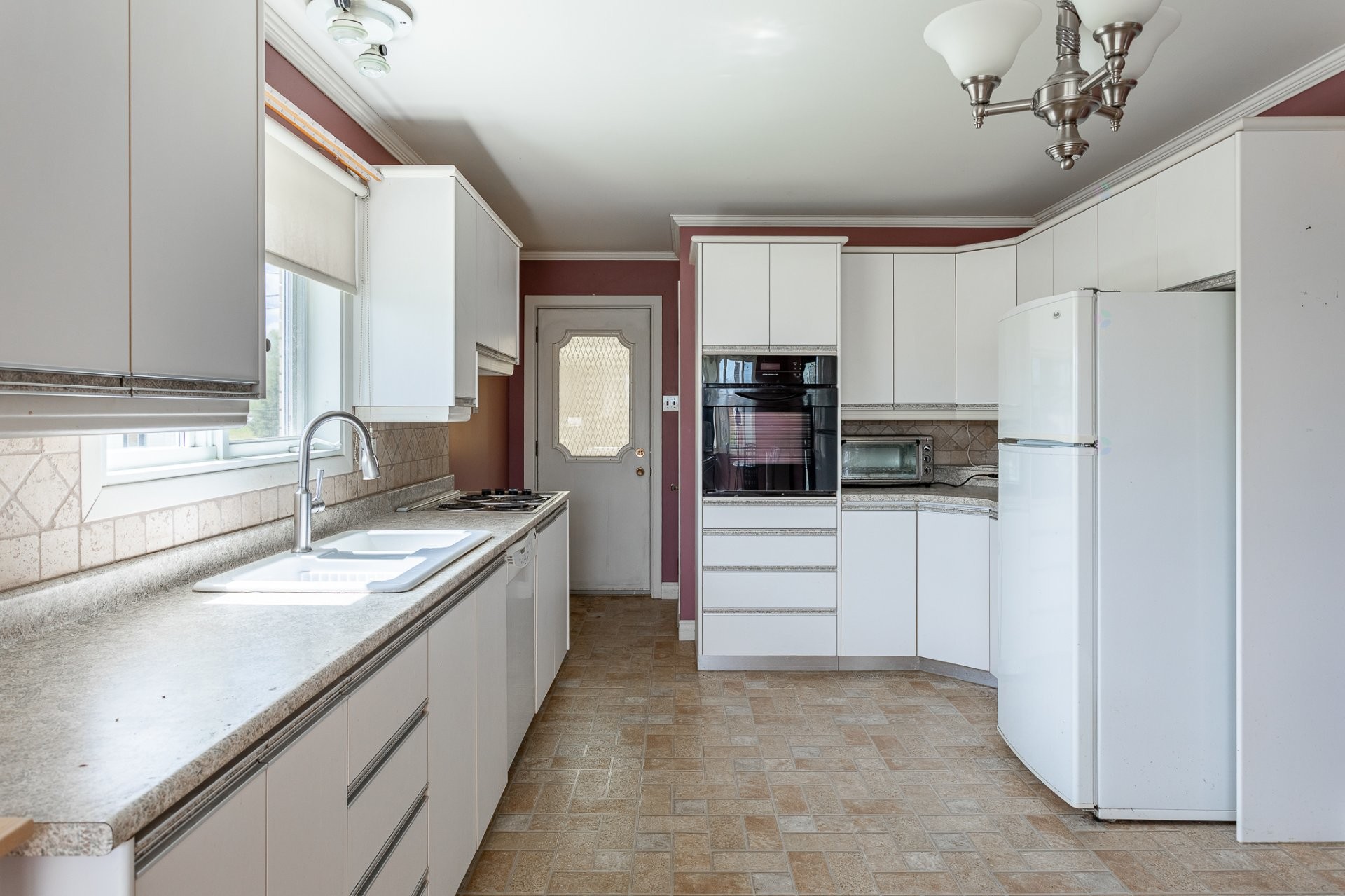 









2413


Av. Carier

,
Shawinigan,




QC
G9N6G2


