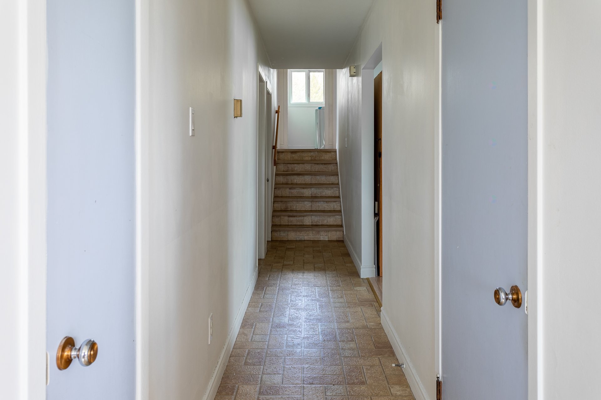 









2413


Av. Carier

,
Shawinigan,




QC
G9N6G2

