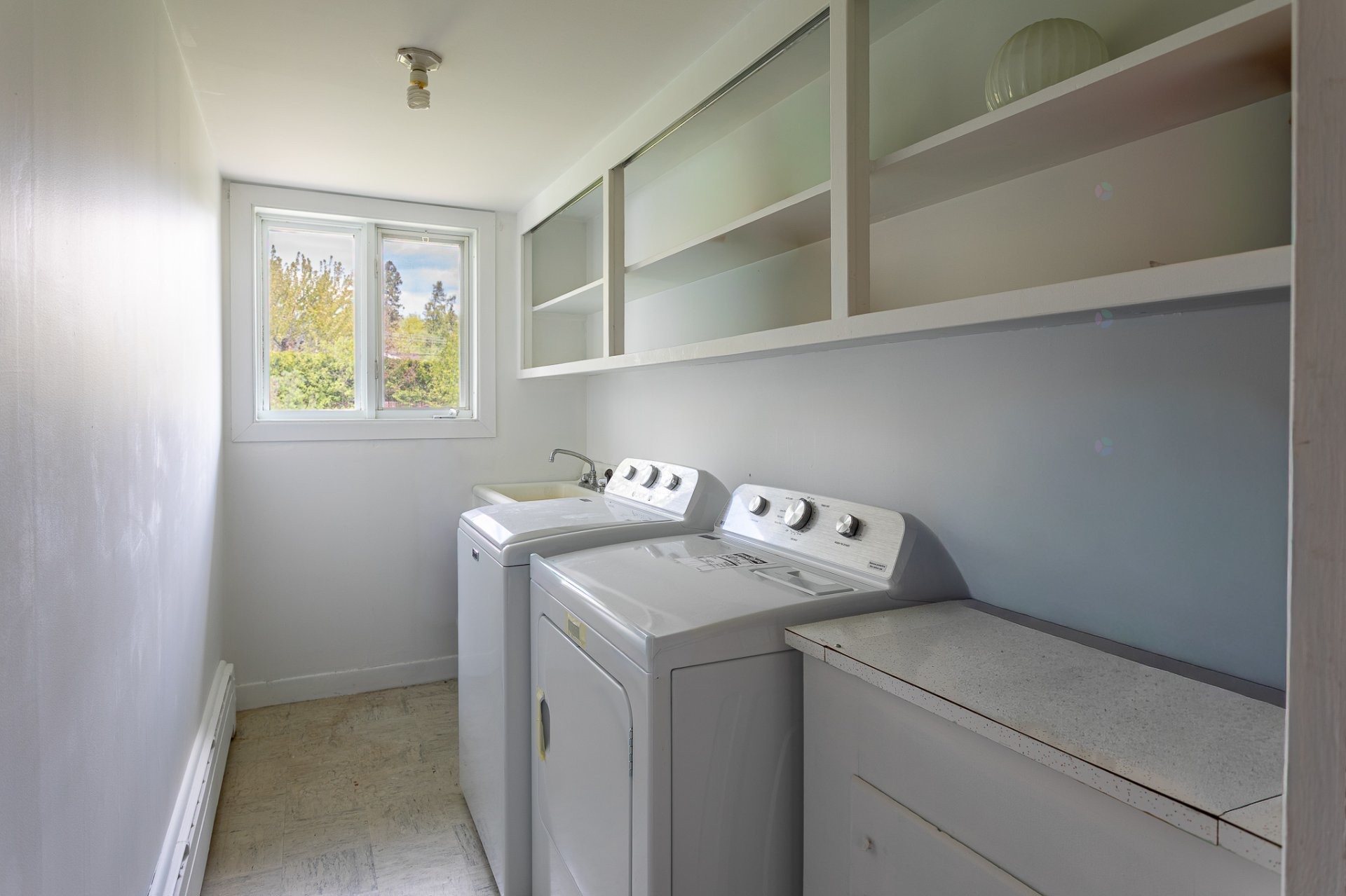 









2413


Av. Carier

,
Shawinigan,




QC
G9N6G2

