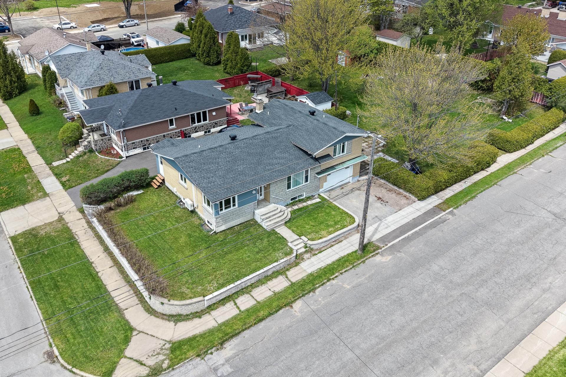 









2413


Av. Carier

,
Shawinigan,




QC
G9N6G2

