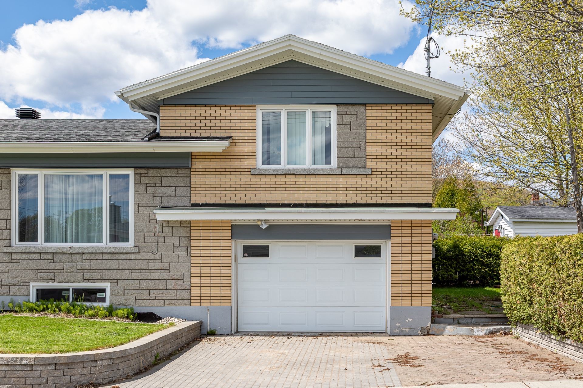 









2413


Av. Carier

,
Shawinigan,




QC
G9N6G2

