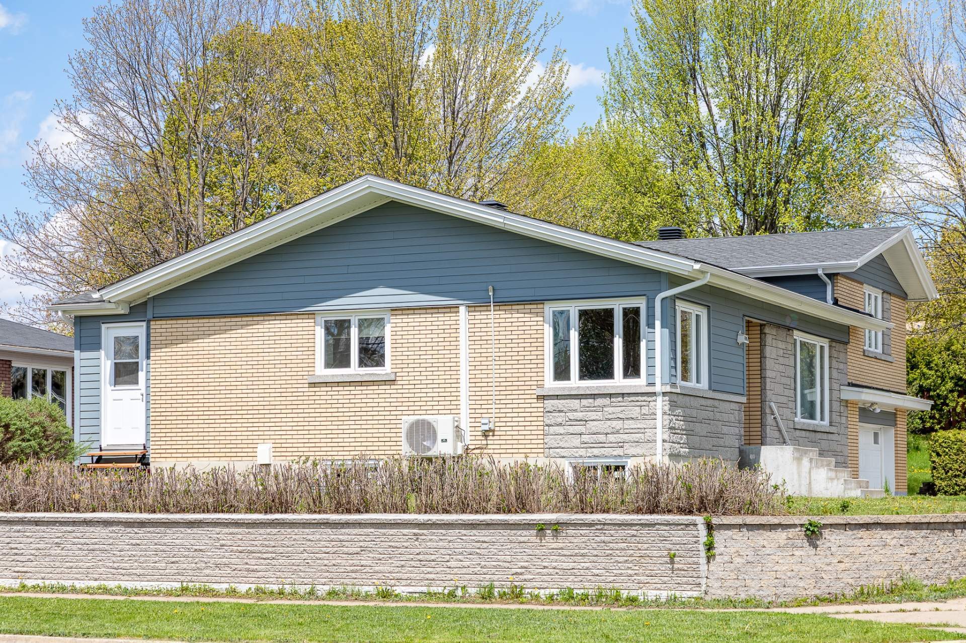 









2413


Av. Carier

,
Shawinigan,




QC
G9N6G2

