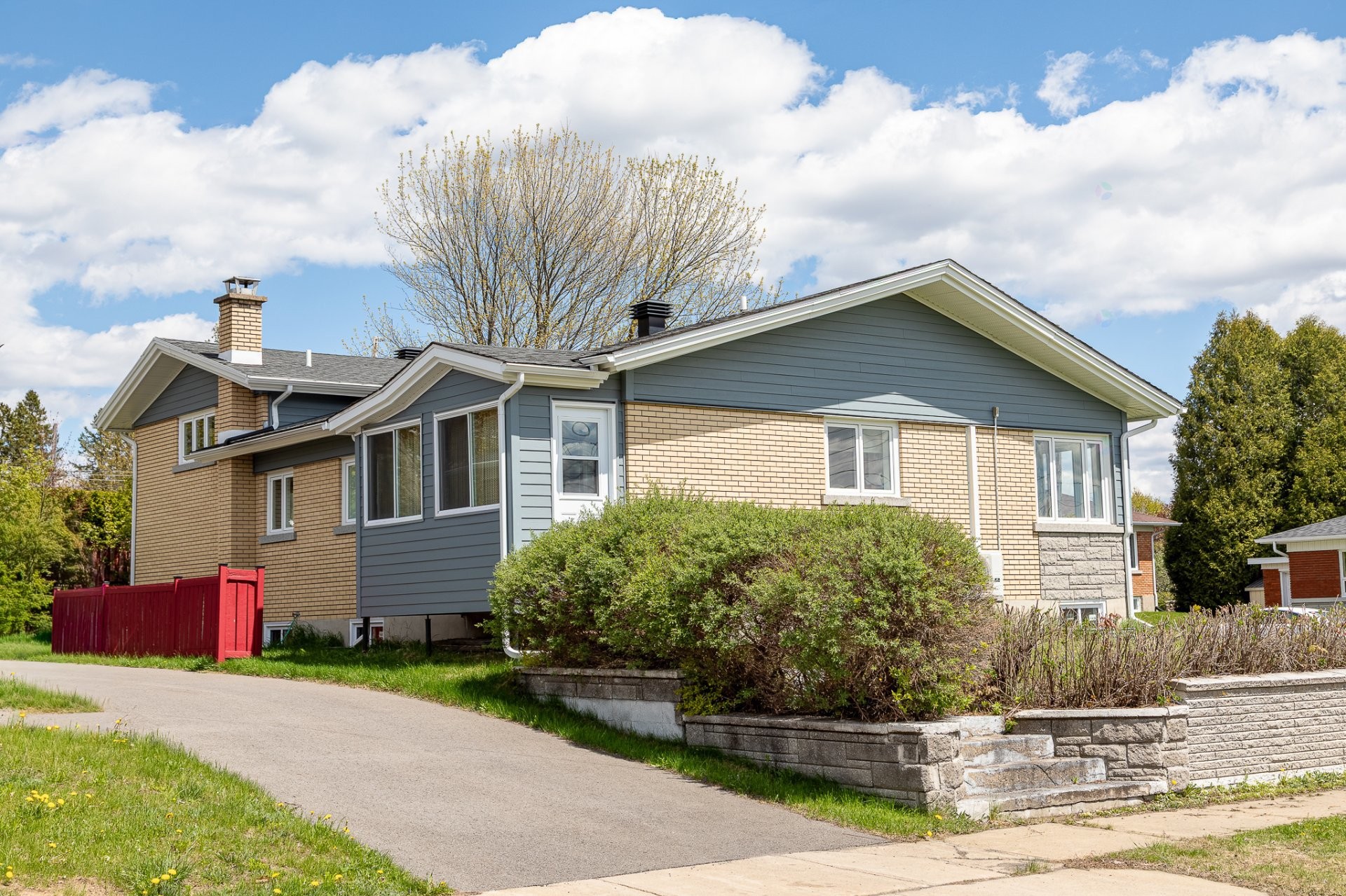 









2413


Av. Carier

,
Shawinigan,




QC
G9N6G2

