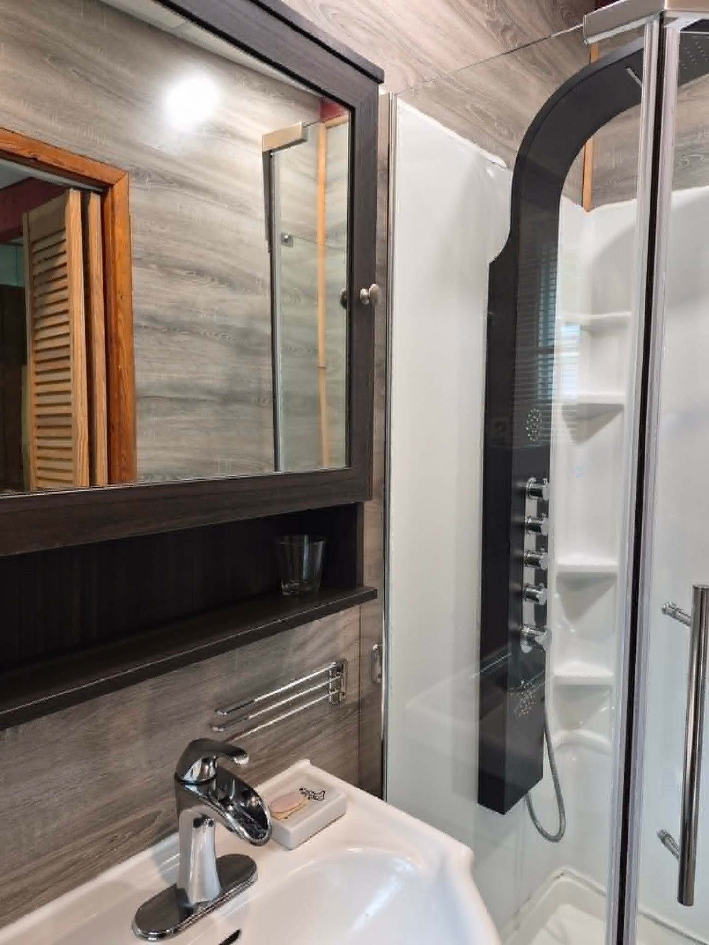 









245


Rue du Lac-d'Argent

,
Saint-Ferréol-les-Neiges,




QC
G0A3R0

