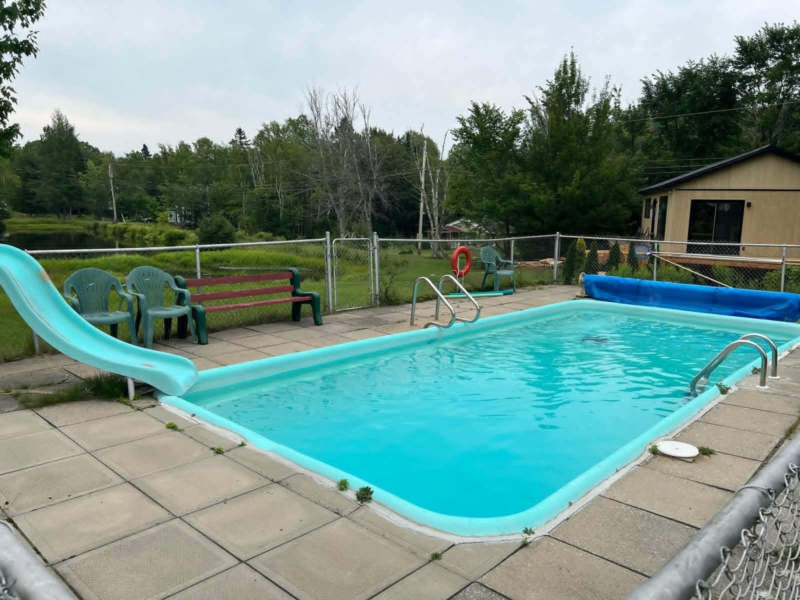 









245


Rue du Lac-d'Argent

,
Saint-Ferréol-les-Neiges,




QC
G0A3R0


