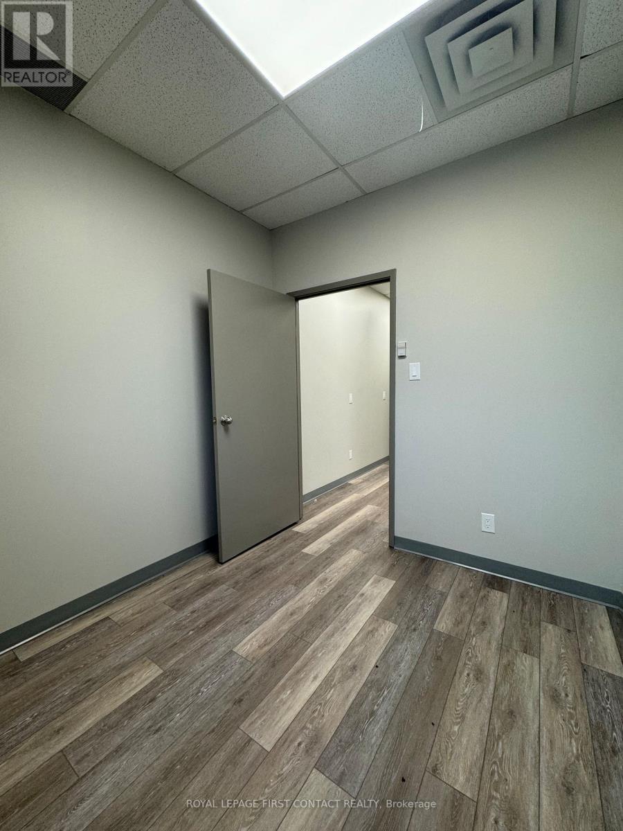 












200 - 11 FERRIS LANE

,
Barrie,




Ontario
L4M5N6


