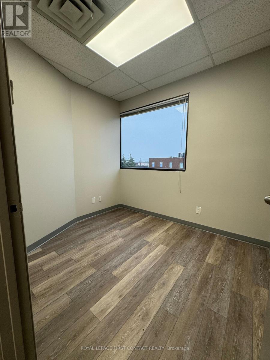 












200 - 11 FERRIS LANE

,
Barrie,




Ontario
L4M5N6

