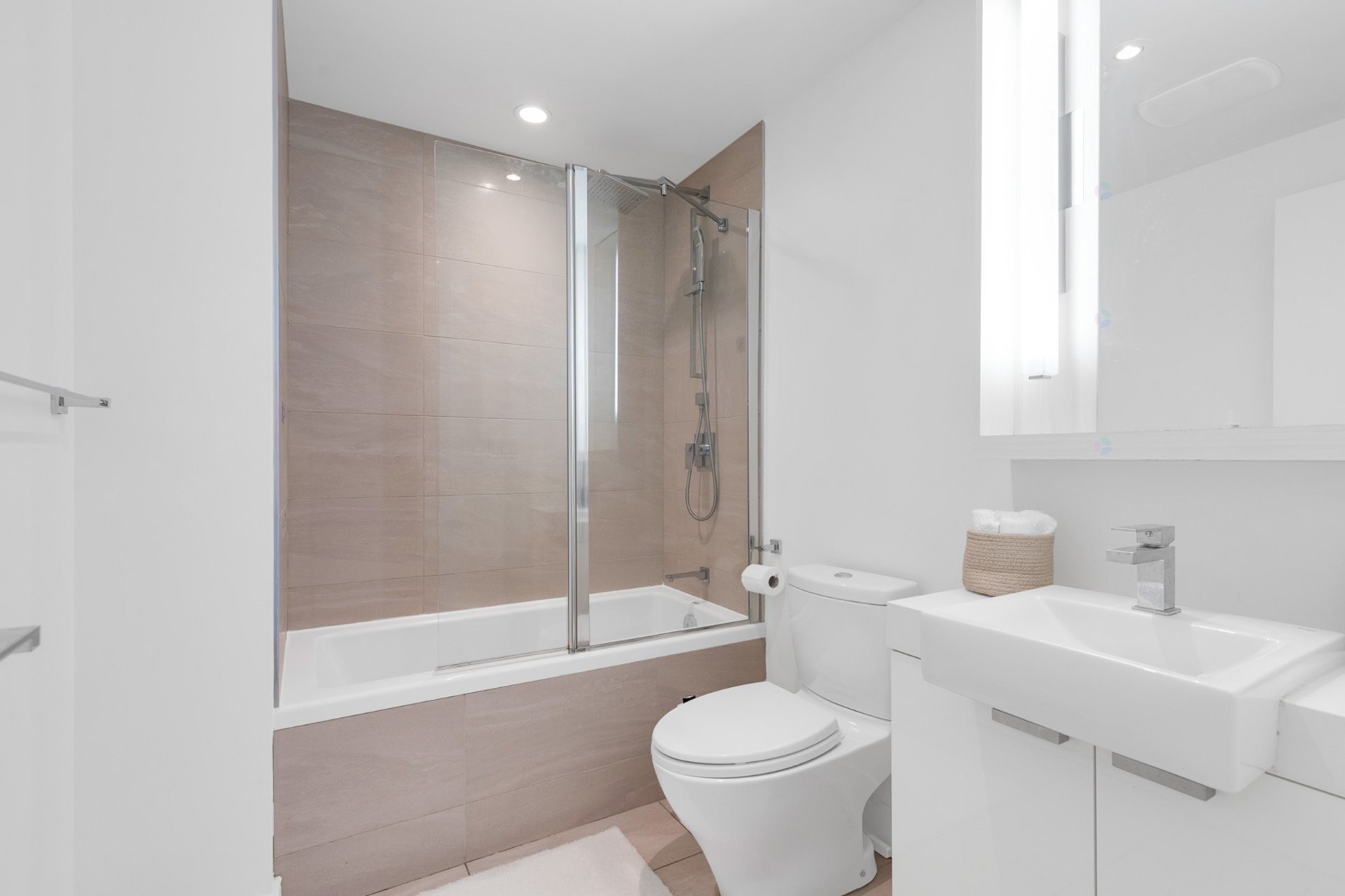 









1050


Rue Drummond

, 2303,
Montréal (Ville-Marie),




QC
H3B0G3

