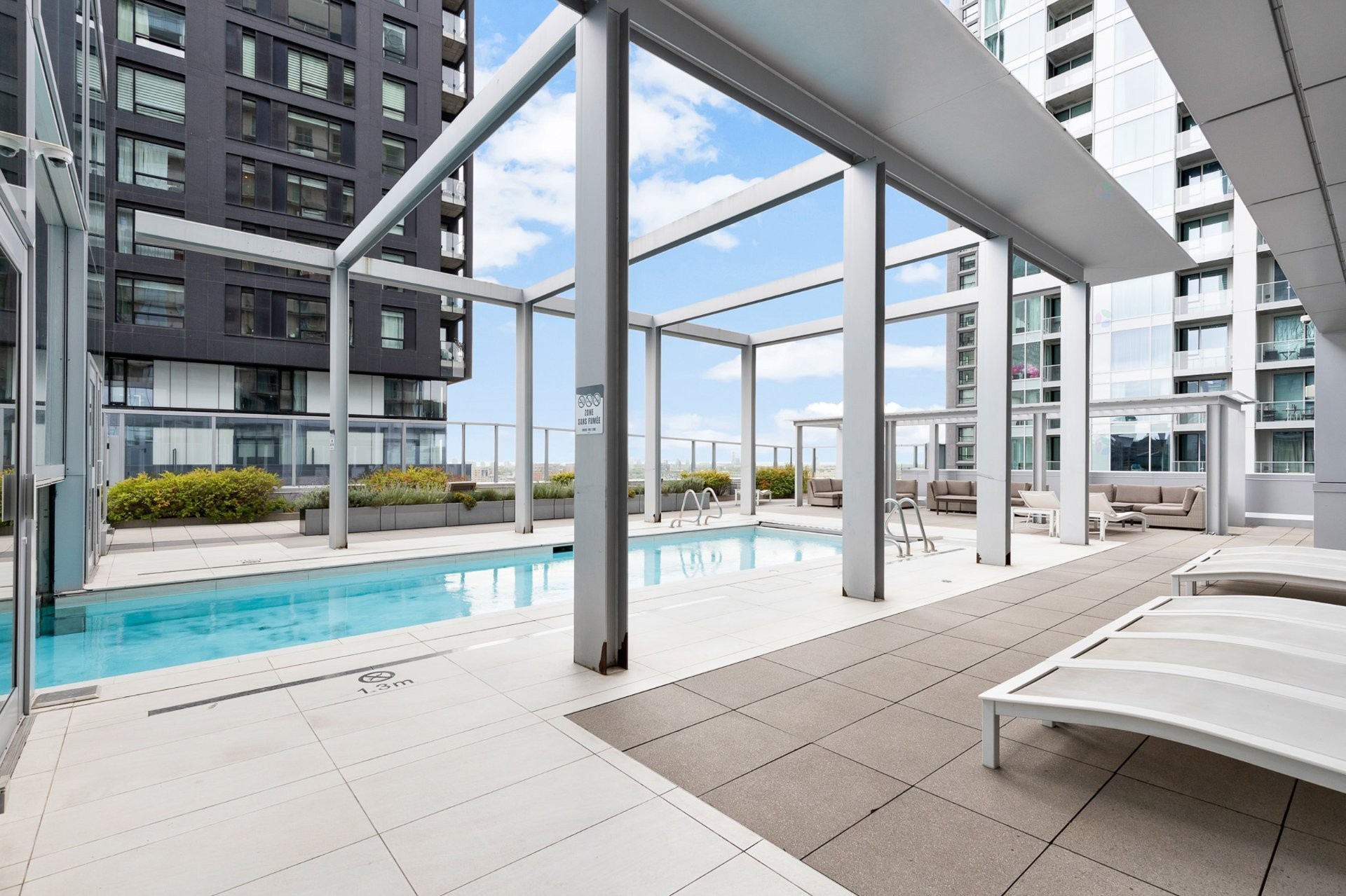 









1050


Rue Drummond

, 2303,
Montréal (Ville-Marie),




QC
H3B0G3

