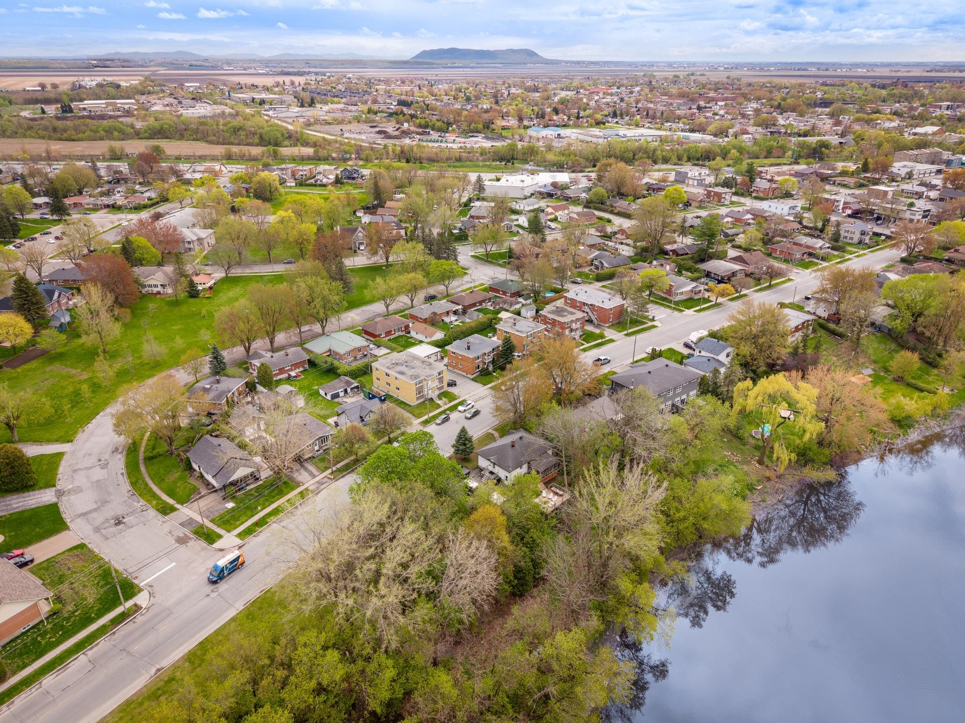 









12725


Rue Yamaska

,
Saint-Hyacinthe,




QC
J2T1C1

