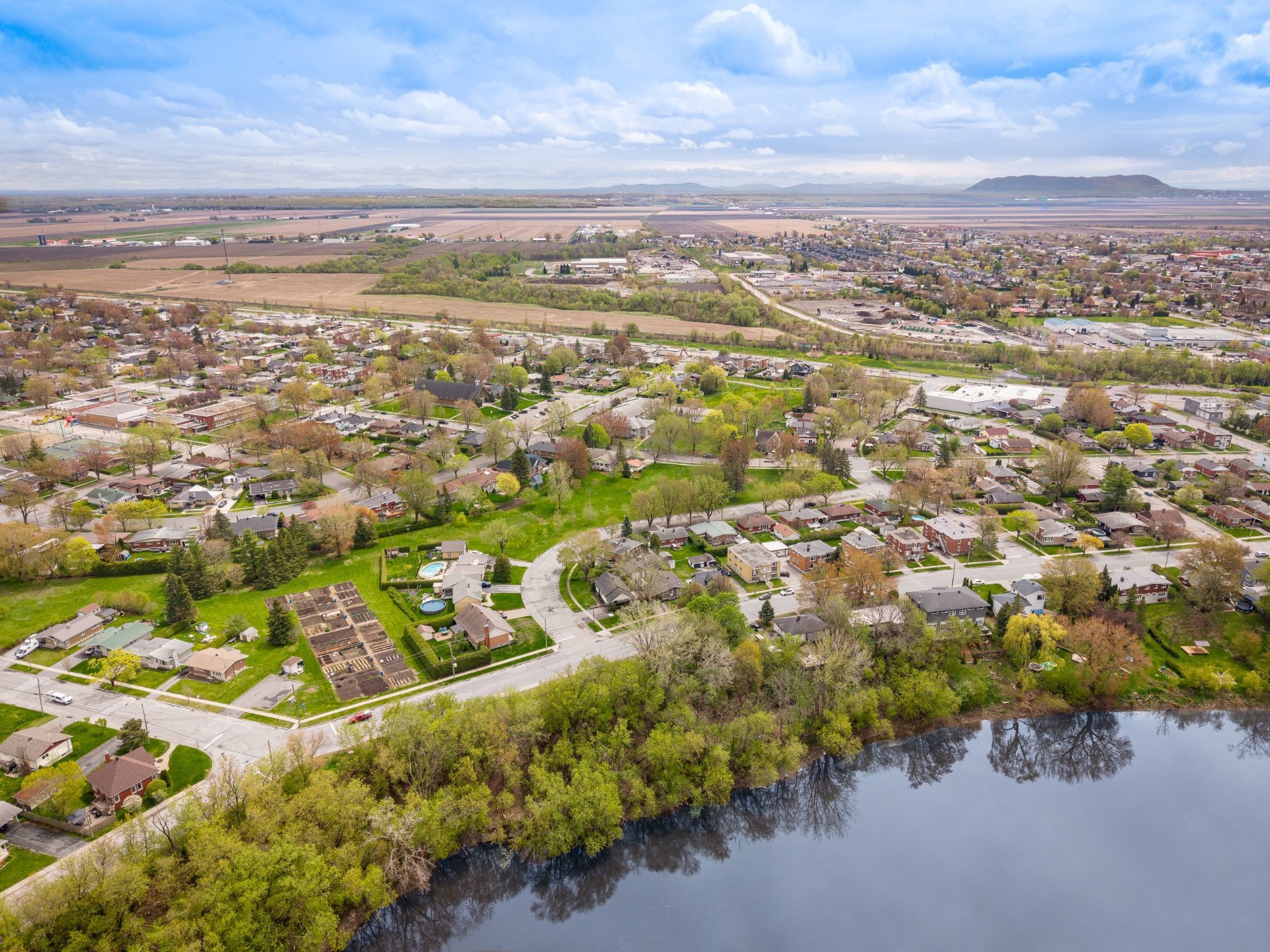 









12725


Rue Yamaska

,
Saint-Hyacinthe,




QC
J2T1C1

