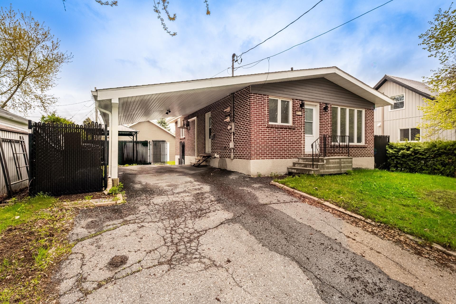 









12725


Rue Yamaska

,
Saint-Hyacinthe,




QC
J2T1C1


