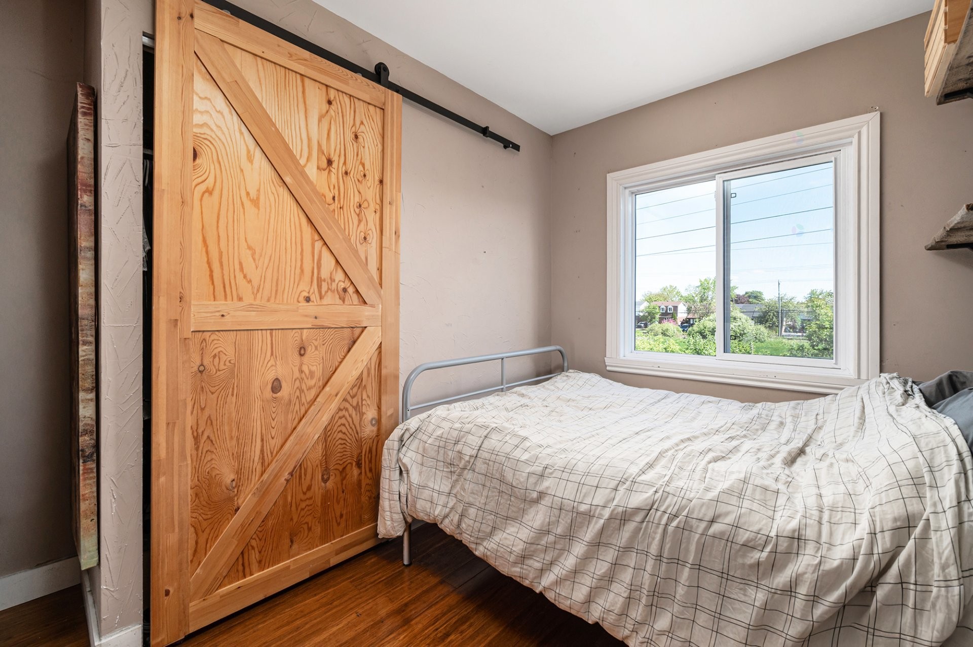 









1088


Rue Jeary

,
Longueuil (Greenfield Park),




QC
J4V3B4

