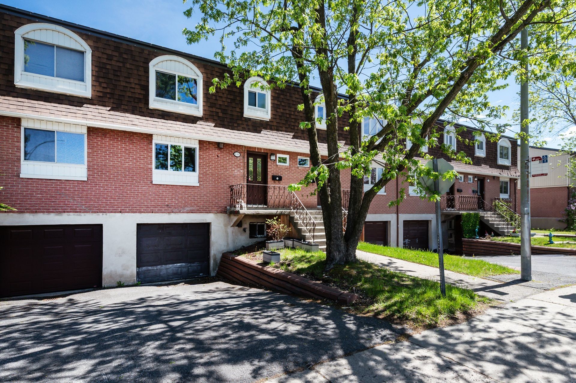 









1088


Rue Jeary

,
Longueuil (Greenfield Park),




QC
J4V3B4

