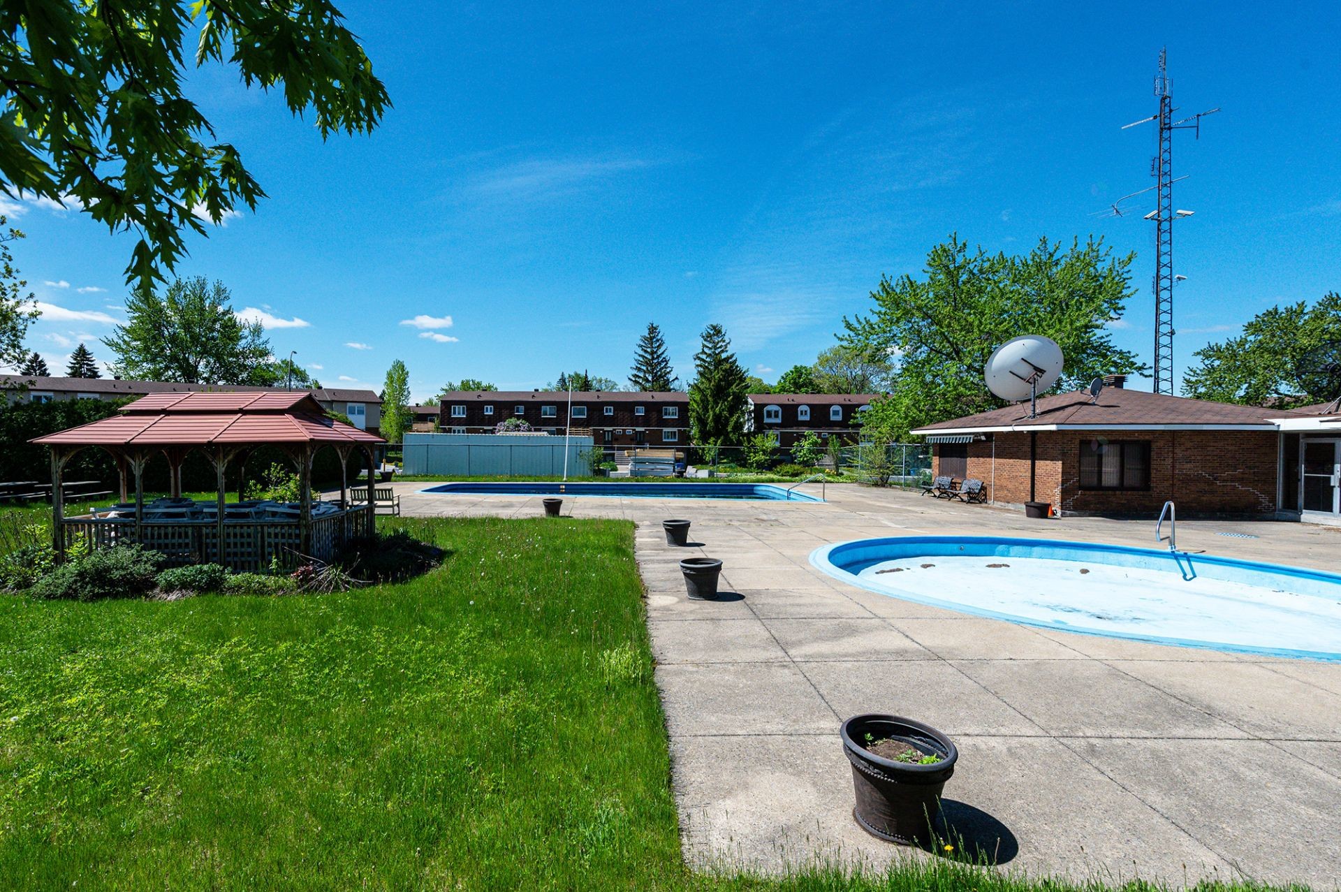 









1088


Rue Jeary

,
Longueuil (Greenfield Park),




QC
J4V3B4

