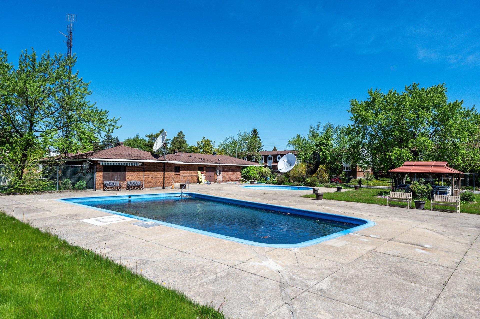 









1088


Rue Jeary

,
Longueuil (Greenfield Park),




QC
J4V3B4

