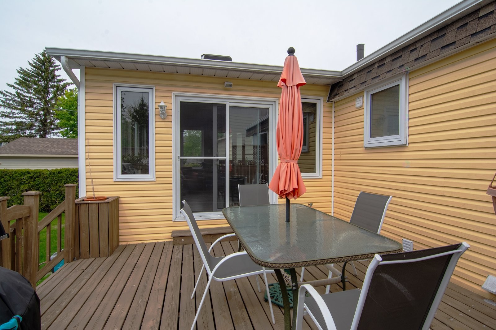 









1695


Av. Kent

,
Chambly,




QC
J3L4M8

