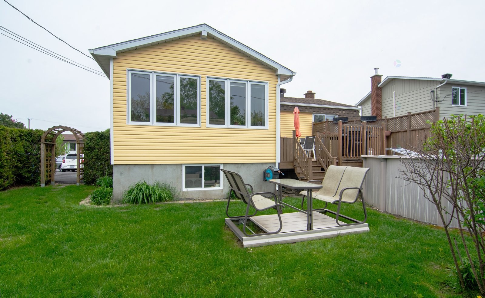 









1695


Av. Kent

,
Chambly,




QC
J3L4M8

