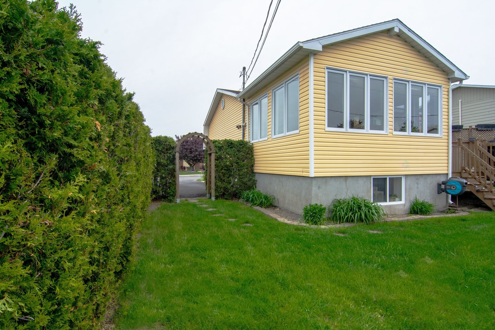 









1695


Av. Kent

,
Chambly,




QC
J3L4M8

