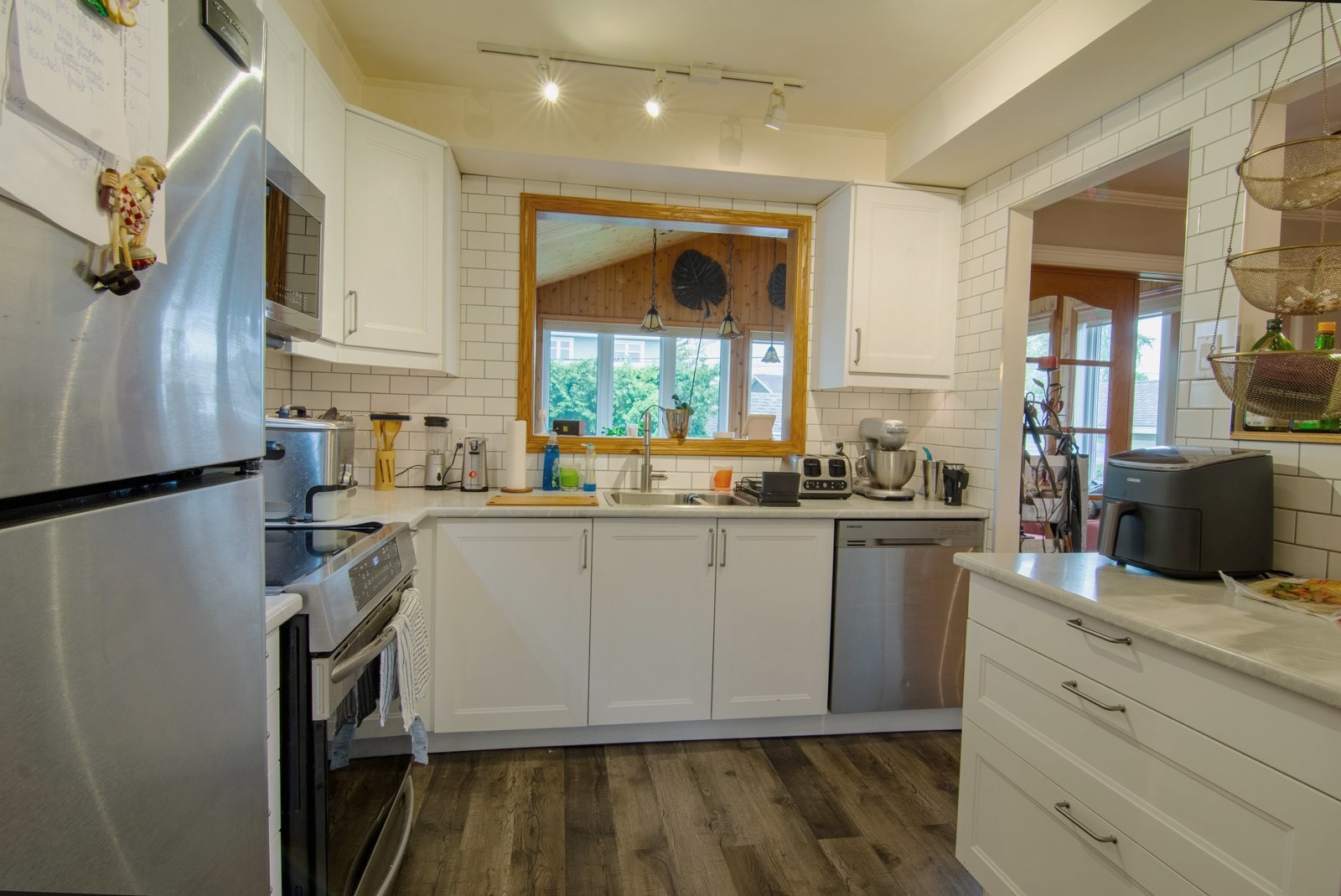 









1695


Av. Kent

,
Chambly,




QC
J3L4M8

