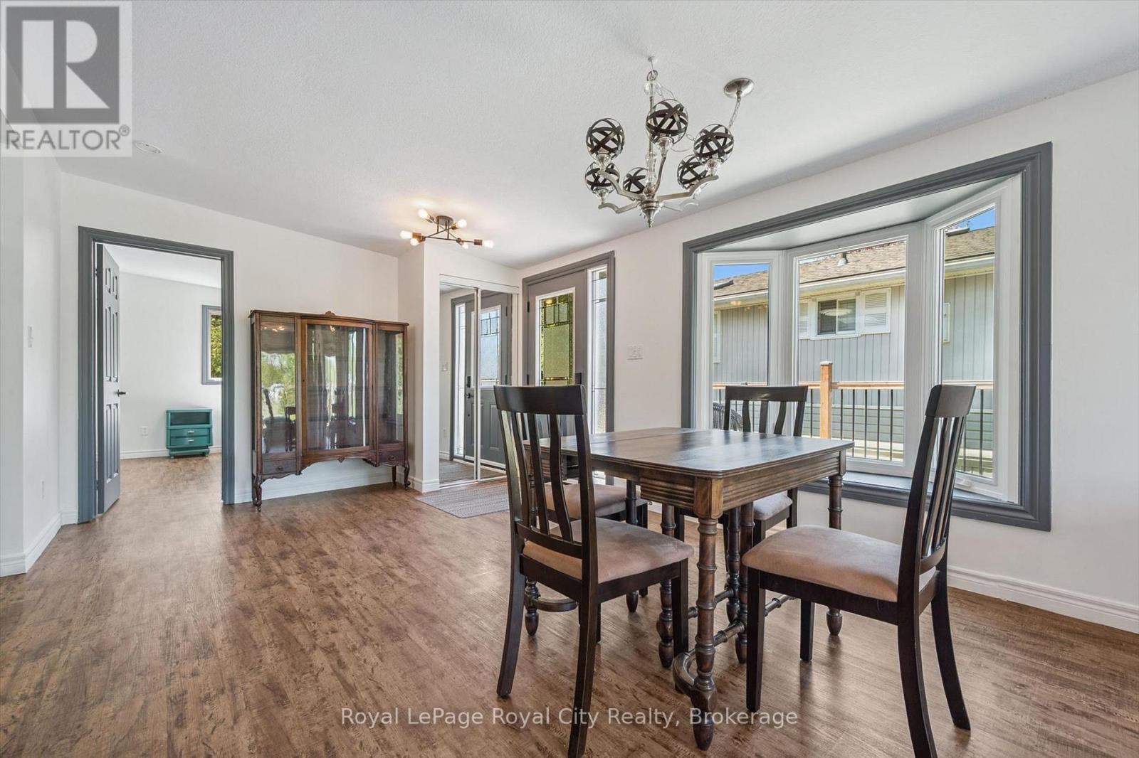 












9 BUSH LANE

,
Puslinch,




Ontario
N0B2J0

