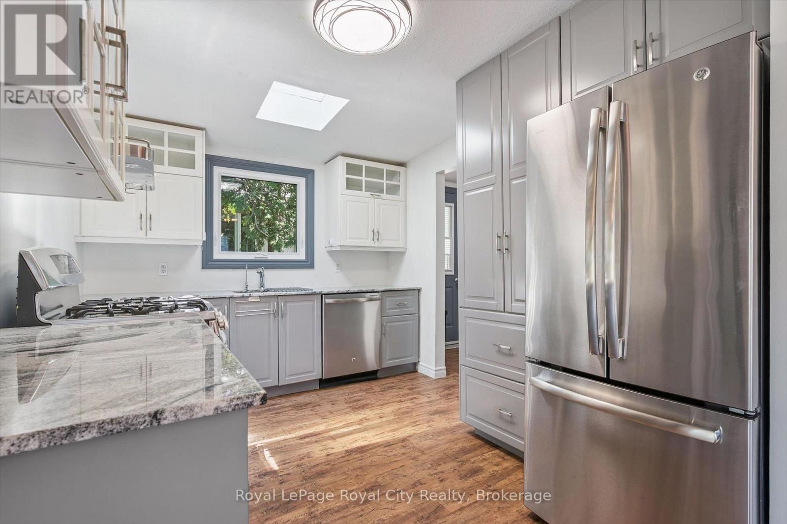 












9 BUSH LANE

,
Puslinch,




Ontario
N0B2J0

